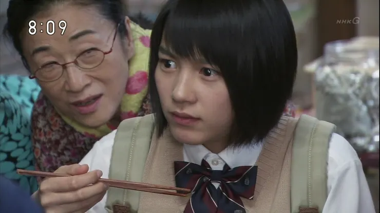 露出奇怪的表情