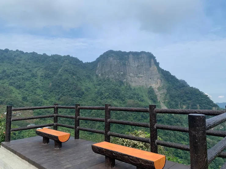 好體貼～還有兩張椅子，讓我們面壁思過的時候、腳不會太痠。