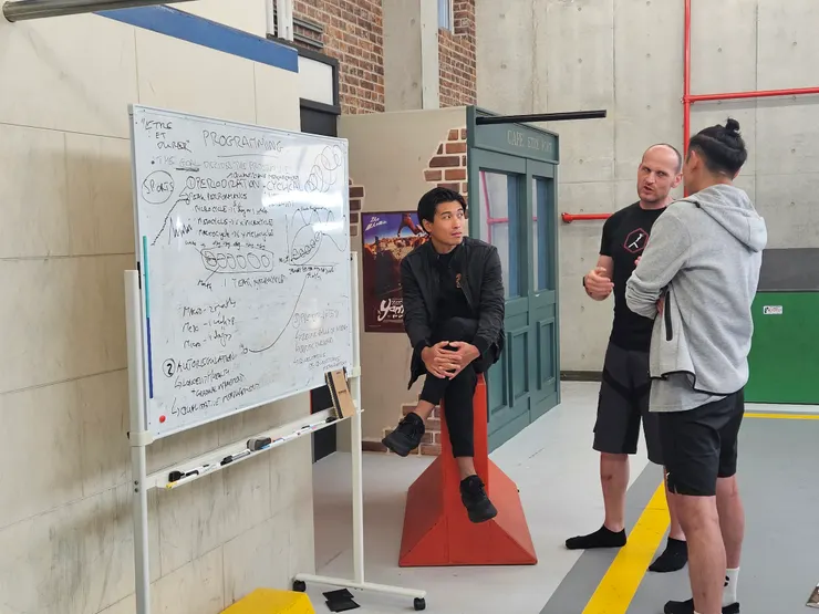 課程中教官與學員進行討論及互動的畫面