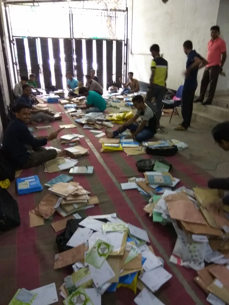 人工便宜的情況下,還是用原始的人力分包裹信件,錯誤很多 時間拖很長