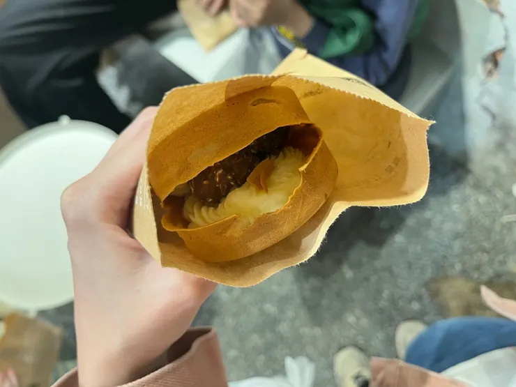 金莎巧克力—香草牛奶口味。