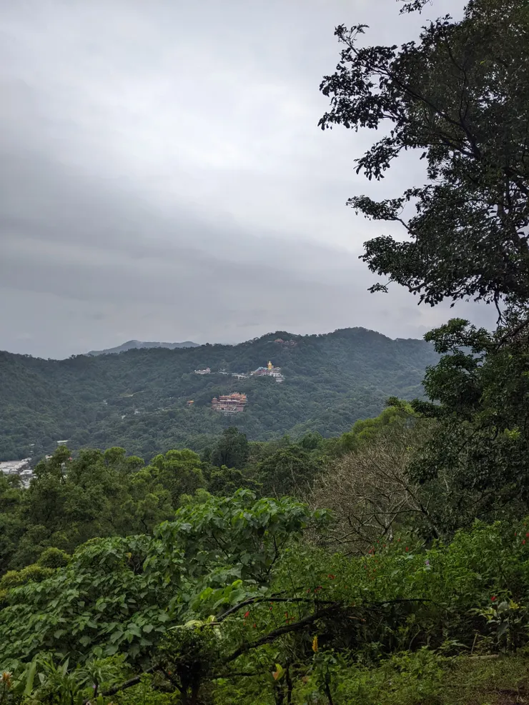 繞一個U型，現在變成烘爐地在我的另一側