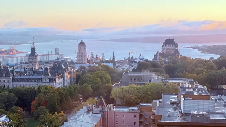 樓梯間看老城區