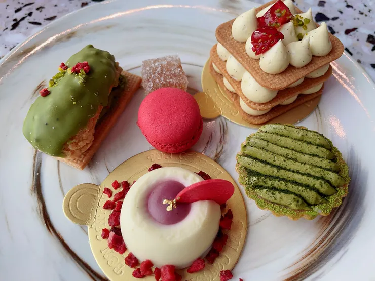 吃甜點打氣一下吧