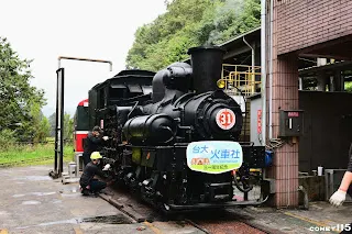 中午進入阿里山車庫補水與機油