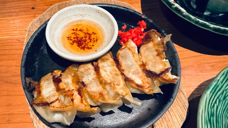 超級喜歡鐵板上的煎餃子