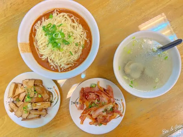 道地的麻醬麵、配菜（圖片截圖於網路）