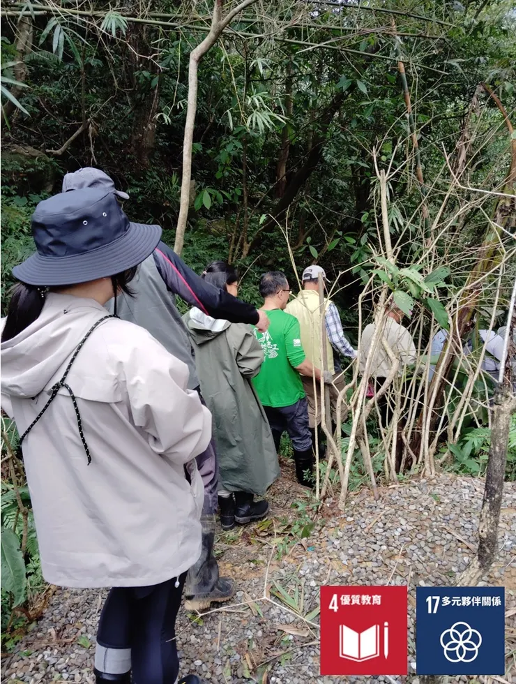 前往下午的施作場域,而這段路是前幾個月才由步道維護組的夥伴共築鋪設完成的