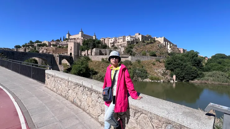 沿著玫瑰大道走往阿爾坎塔拉橋