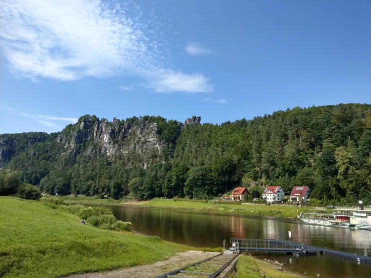 搭船處，明顯感覺到易北河的水變少