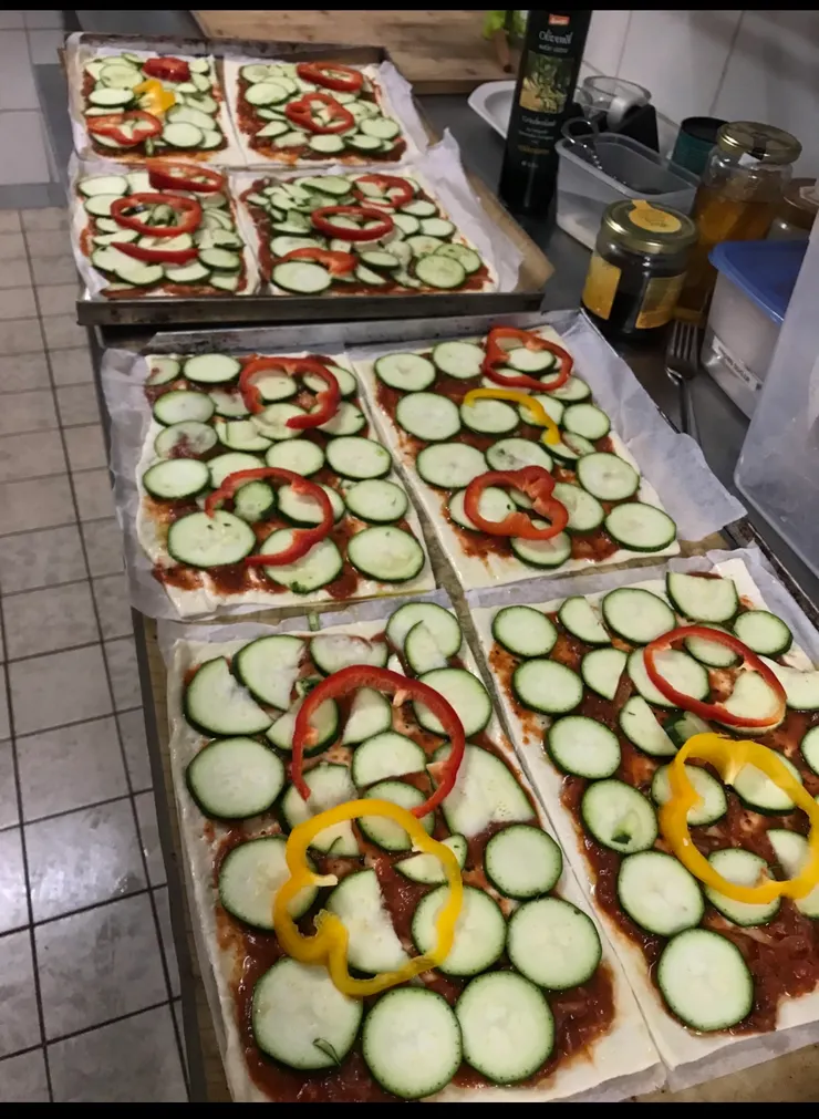 在台灣不做飯的我竟然在幫忙做飯😂