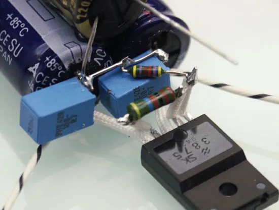 R3 迴授電阻,橫跨 OP 2、4 腳