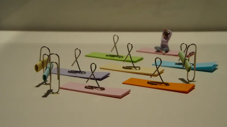 田中達也特展《大師眼中的微型組合》，當迴紋針也是個瑜珈學生。圖片自攝