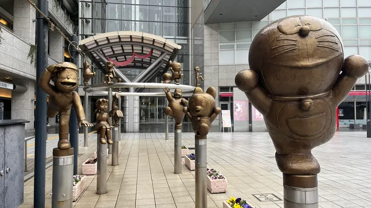 跟每個角色應該都要拍一張。