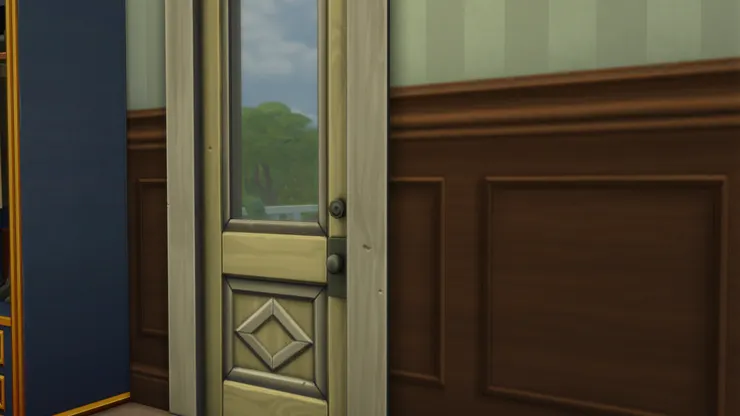 門上有特別的案，很是少見。