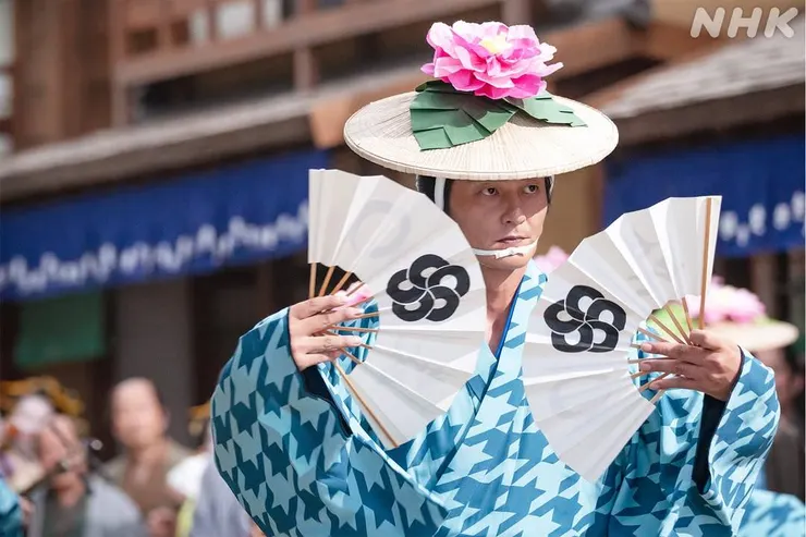 頭戴大紅花,帥到你會怕