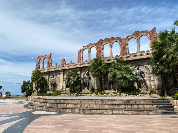 纜車站外面的造景很有古羅馬的感覺