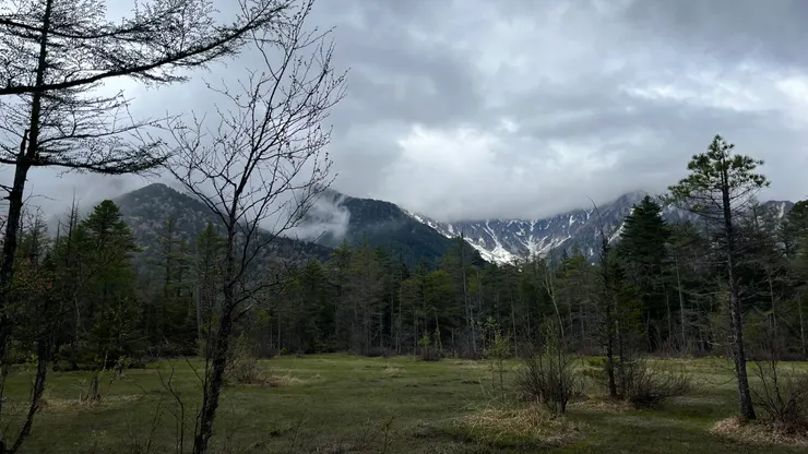 多了雲在上面，增添神秘感。