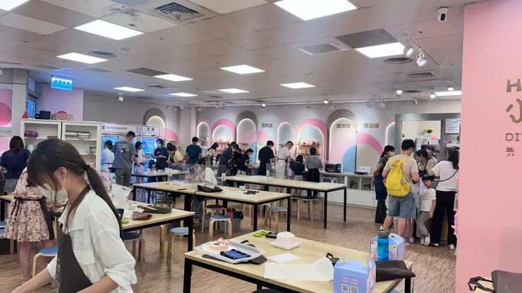 熱鬧的甜點手作店