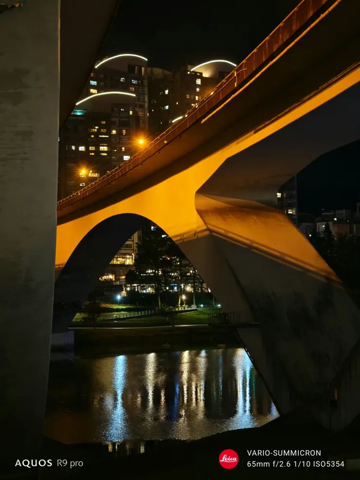 福爾摩沙高速公路碧潭橋夜景(SHARP AQUOS R9 pro,65mm)