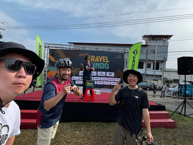 辛苦的主持人與攝影團隊們~