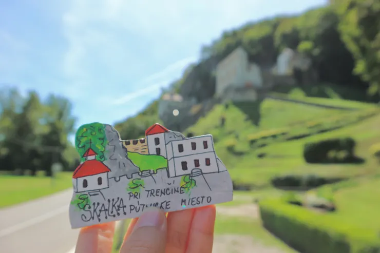 教堂無強制收費，因此鼓勵大家購買紀念品，以贊助當地教堂清潔與維護