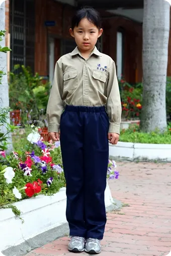跟我小時候一模一樣的國小冬季制服(感謝鹿港國小網站)