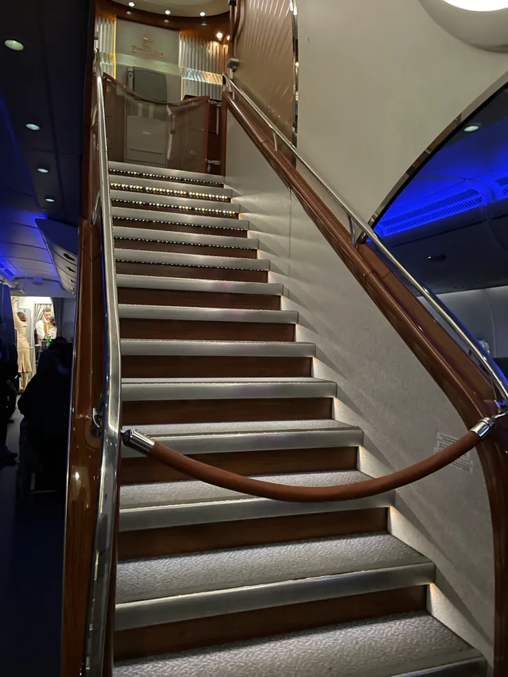 通往飛機上層的樓梯