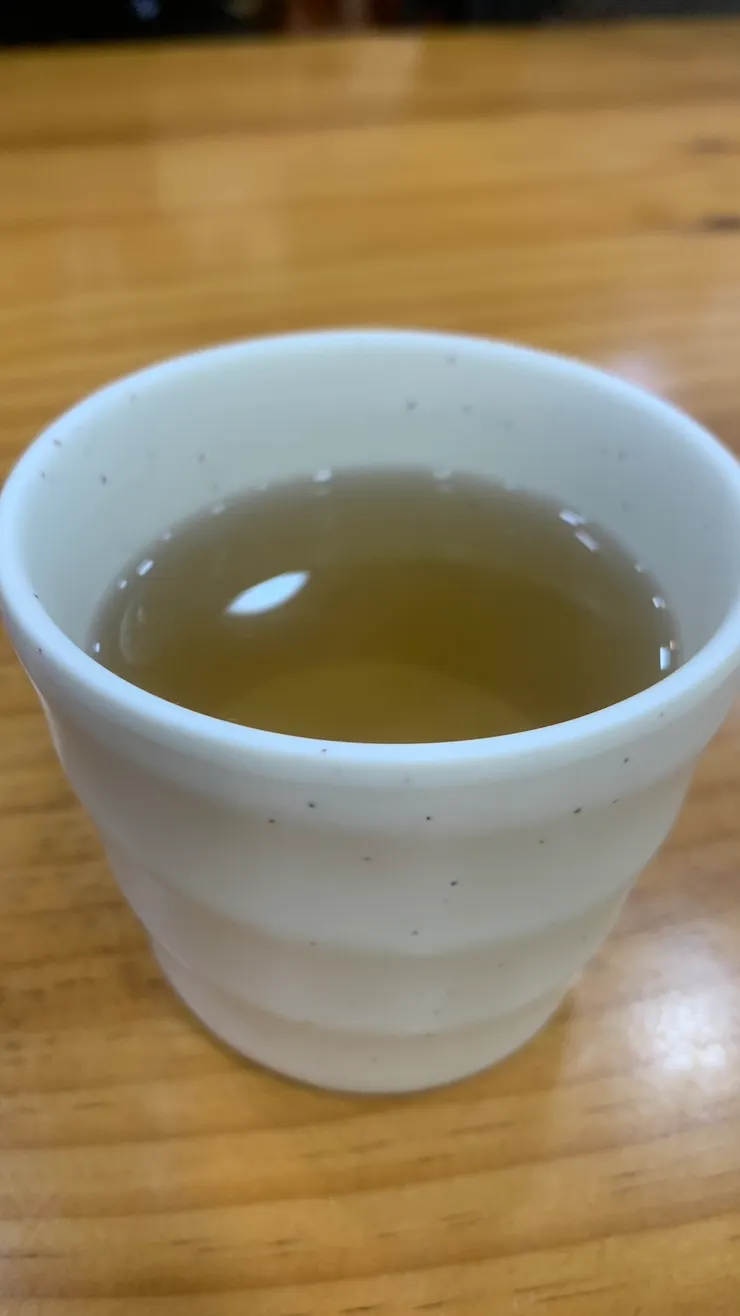 早晨先用熱茶暖暖胃。