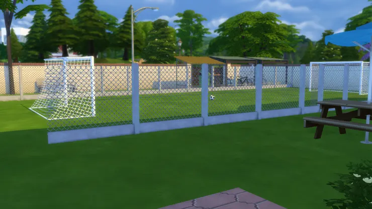 足球場是小麥可最喜歡的地方。在這裏常能找到他！