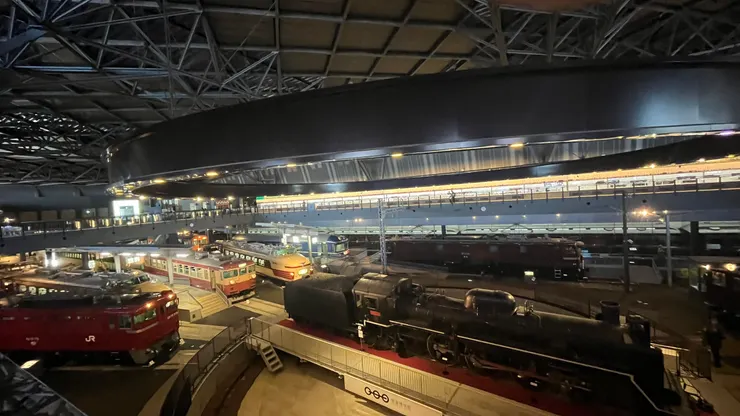 許多列車不只是模型，還能親自走上去體驗。