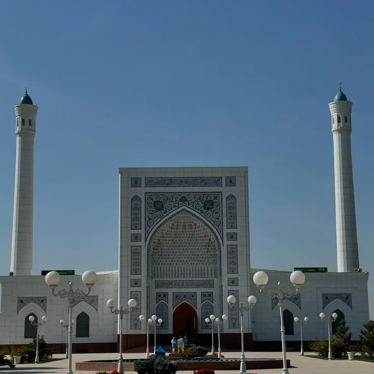 純白清真寺正門