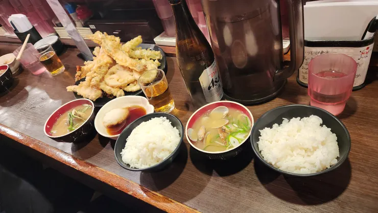 出差的最後，帶著客戶去吃我某年作完報告，半夜出來閒逛而發現的深夜食堂。也許，改天可以寫一下食記。