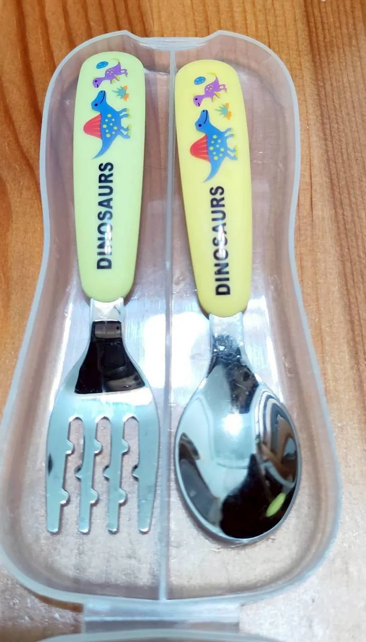 脊龍圖案的餐具，其實真的做得很可愛風格，日本時段珍豬也有用這餐具吃飯呢