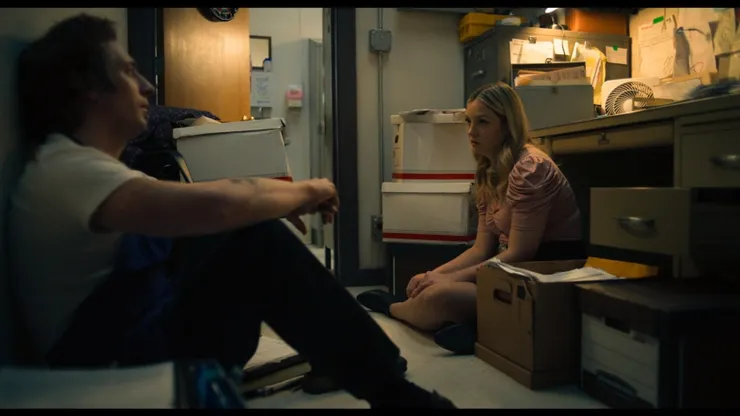 吵鬧過後回歸平靜的對話，是劇中角色僅存的出口。