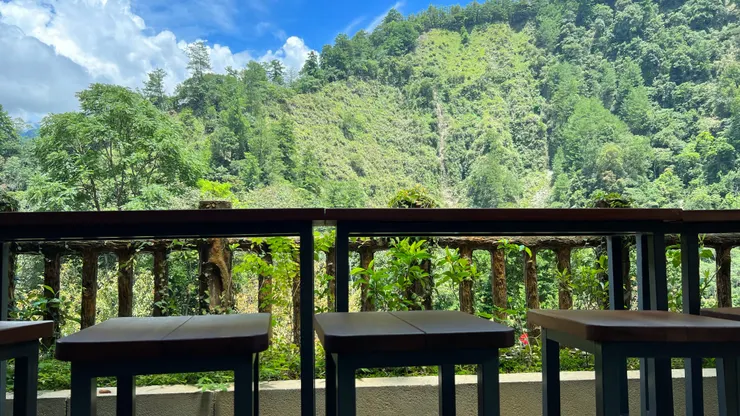 戶外雅座全山景，讚！