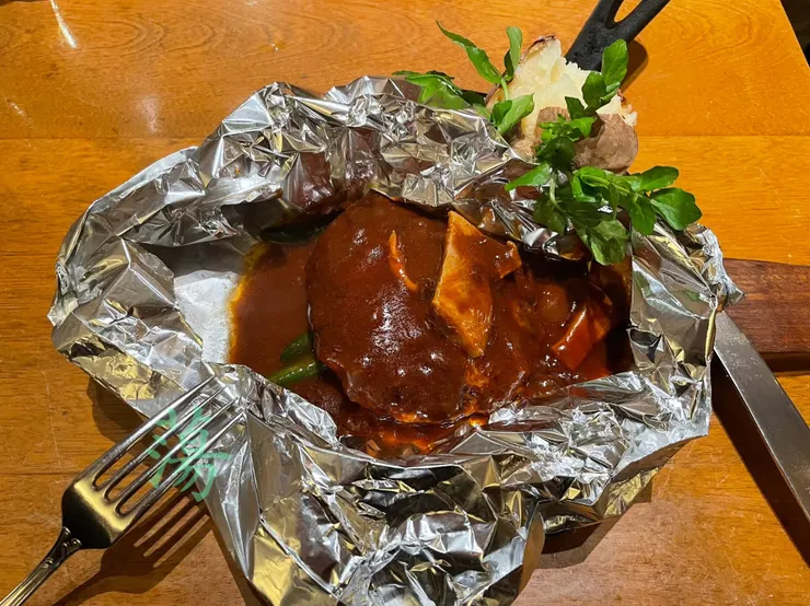 東洋亭的招牌漢堡排。