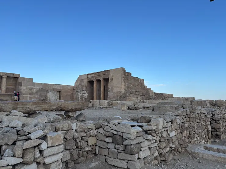 古夫金字塔旁的馬斯塔巴