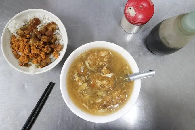 肉燥飯+土魠魚羹絕配（圖片截圖於網路）