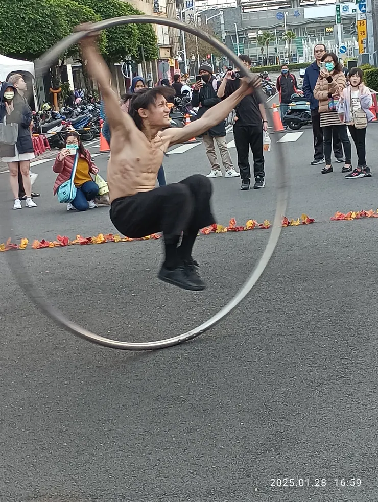 大年夜，走年貨大街，自拍攝