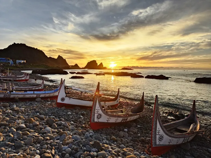 借用同人友人的照片，太陽出來後，為這片海灣帶來生氣