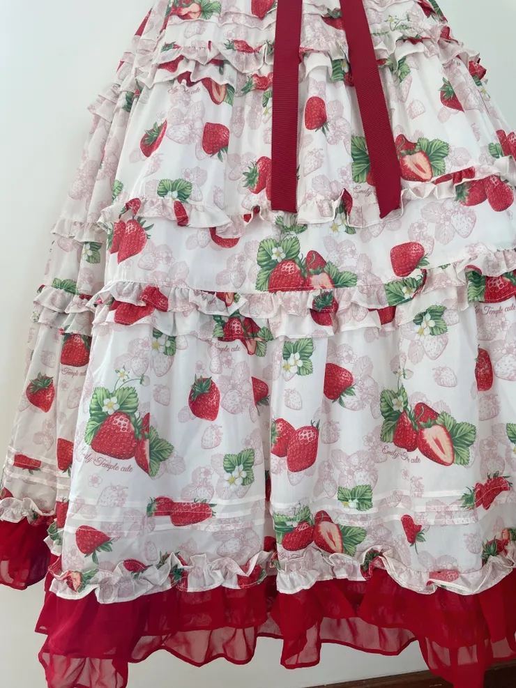 裙擺大，層層堆疊非常可愛。