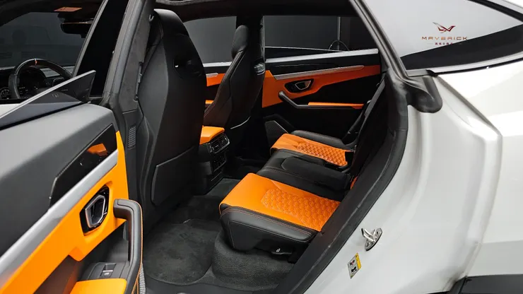 Lamborghini URUS外匯車內裝