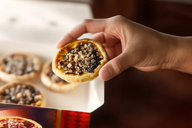 肯德基「奇巧可可流心三重奏蛋撻」每一口同時充滿著濃郁、滑順及酥脆的飽滿層