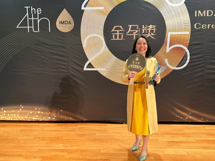 勤億「幸福滴雞精」榮獲金孕獎優選母嬰食品,由董事長室經理古昕平代表領獎。(資料來源:勤億蛋品科技)