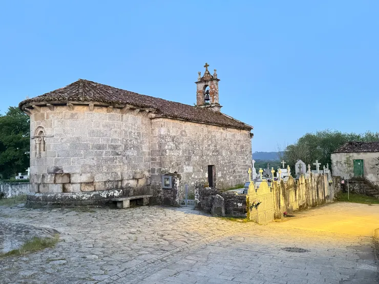 咦～是教堂也是墓園 ？