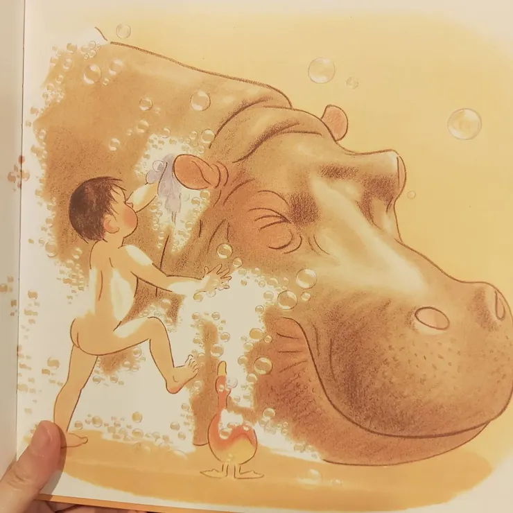 享受洗澡的河馬（取自《我最喜歡洗澡了》）