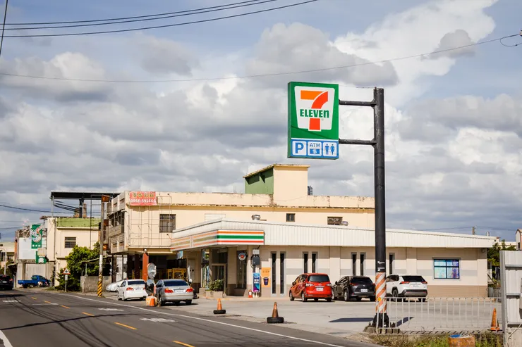 這條鄉下道路開了好幾間超商