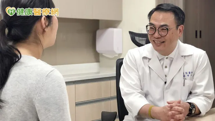 胡中和醫師尤其強調孕婦的用藥安全，「無論是處方藥或日常成藥，只要就診就應主動告知醫師懷孕狀況，任何用藥都需經專業評估，這是保護寶寶的首要原則。」