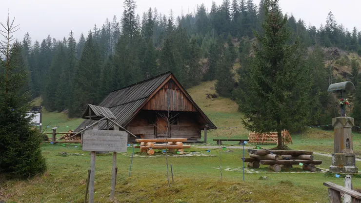 會有牧羊人小屋，賣這邊的名產山羊乳酪（Oscypek）